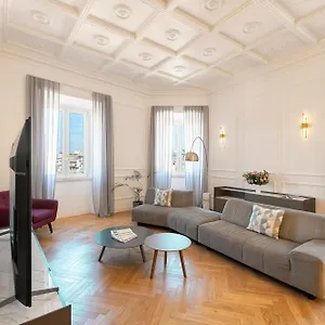 apt-sjr-luxury-trevi-fountain.it-romehotels.com/
